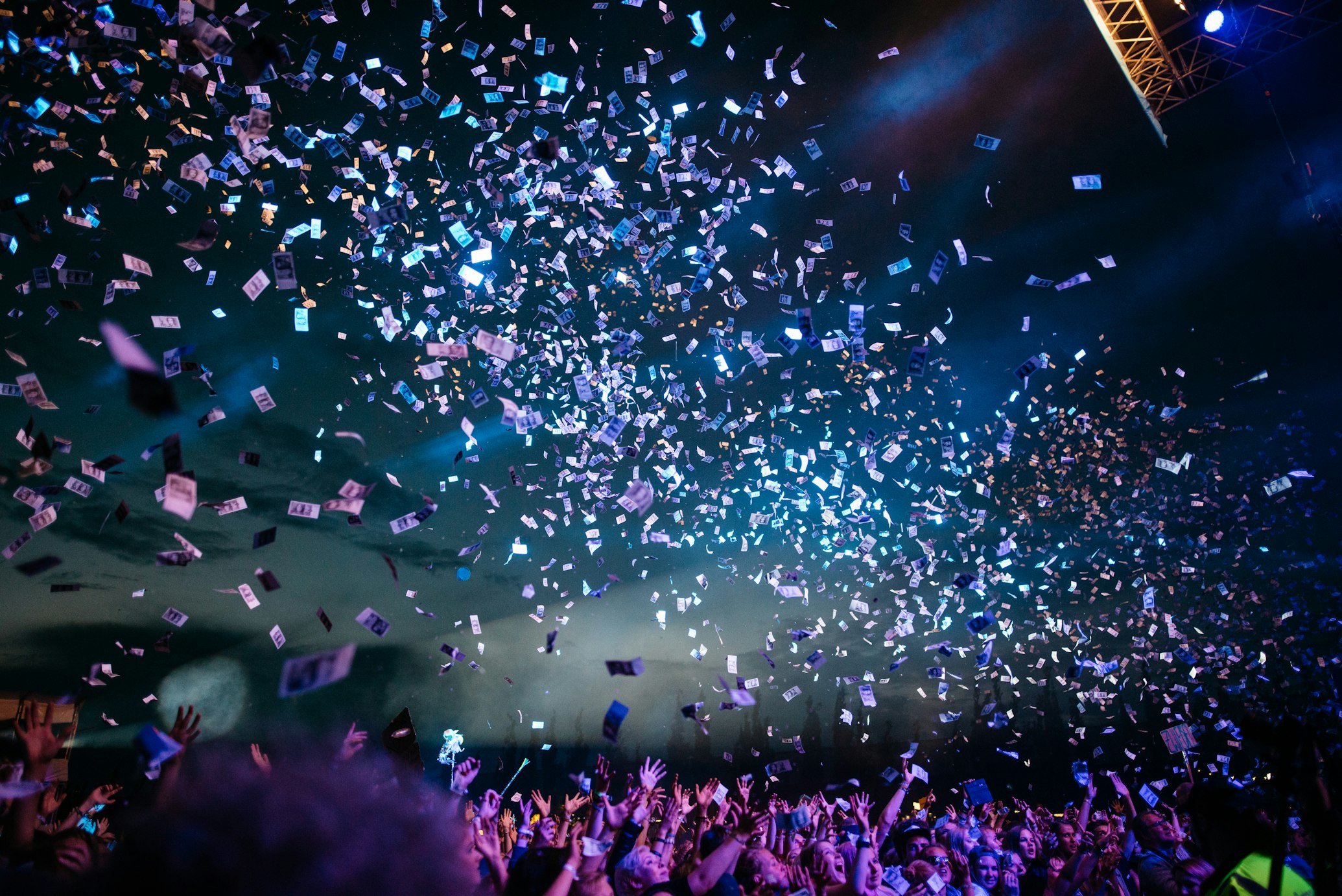 Unsplash Image photo-1492684223066-81342ee5ff30